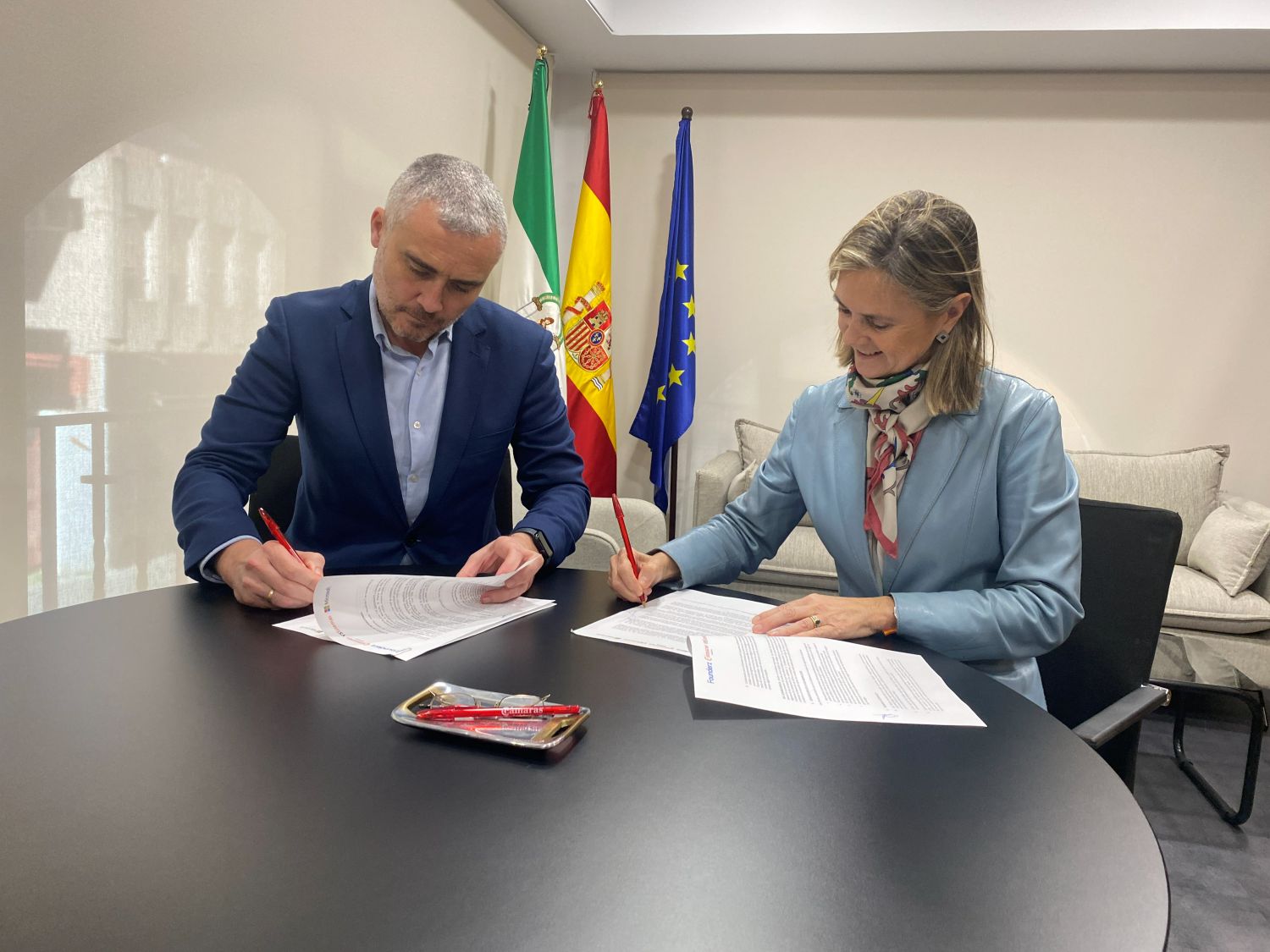 Firma acuerdo formación inteligencia artificial con Consejo Andaluz de Cámaras de comercio