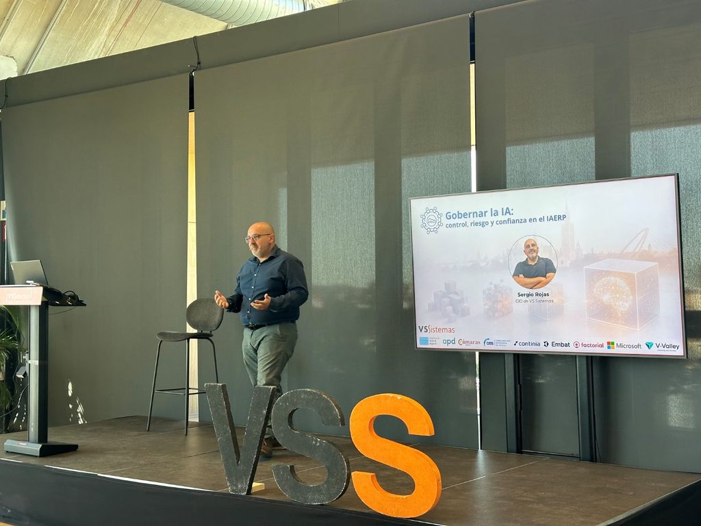 Sergio Rojas CIO de VS Sistemas ponencia sobre la gobernanza de la IA para generar confianza 